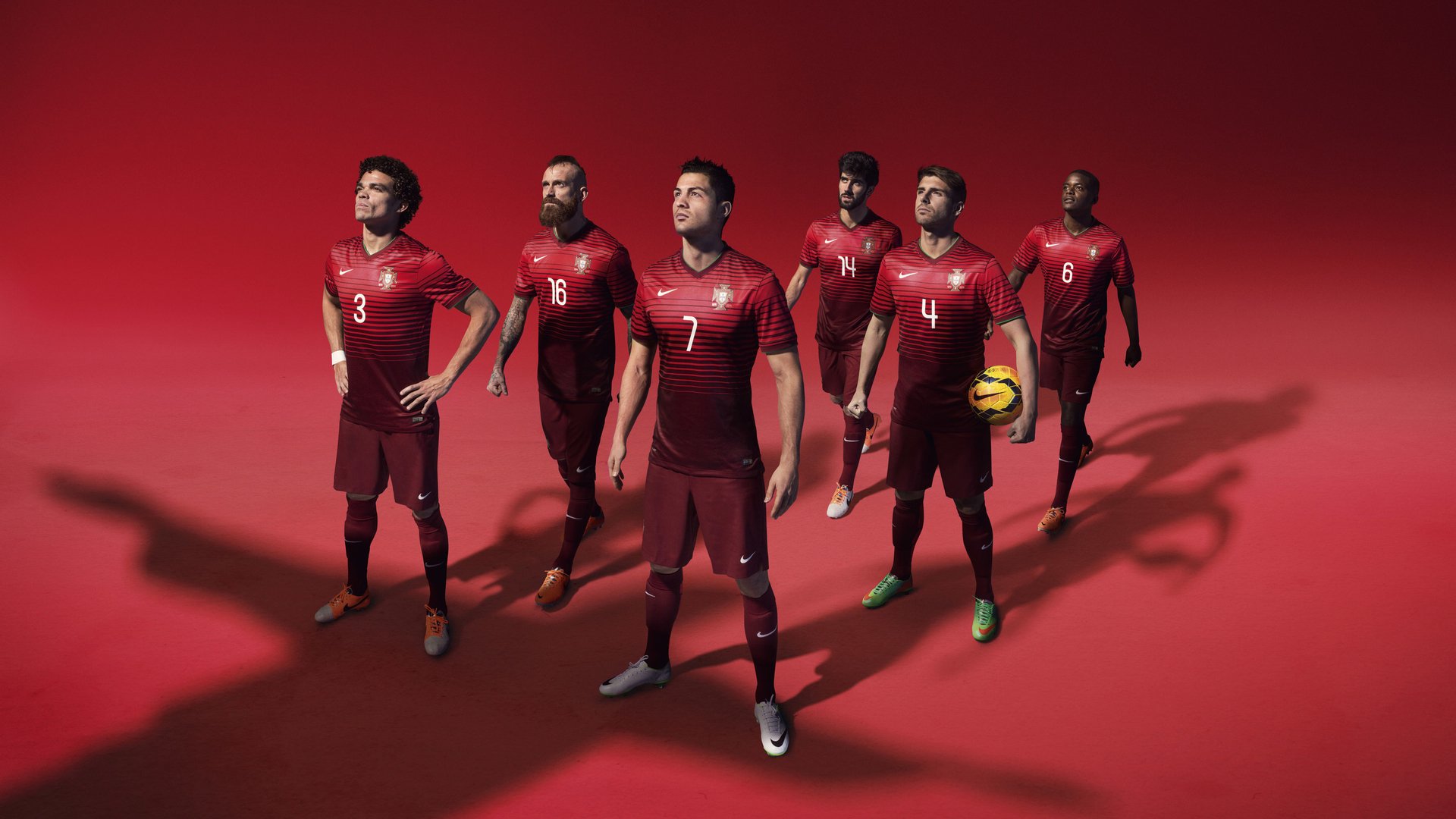 热门球队纷纷公布新赛季目标,豪门誓夺各项冠军,豪门球员